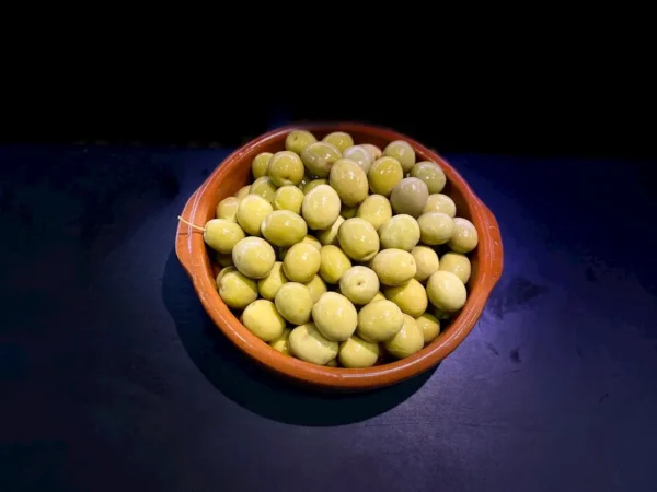 Aceitunas manzanilla con hueso. 250 g aprox.