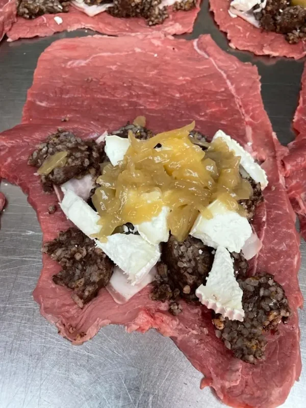 Cachopo de morcilla de Sotillo, rulo de cabra y cebolla caramelizada. 600 g. aprox. POR ENCARGO