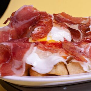 Huevos rotos c/jamón o morcilla