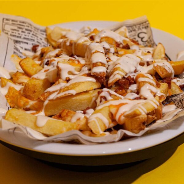 Bacon Cheese Fries (salsa ranchera, mezcla de quesos y bacon crispy gratinado)