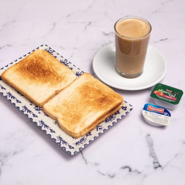 Café con tostada pan de molde mantequilla y mermelada (2 rebanadas)